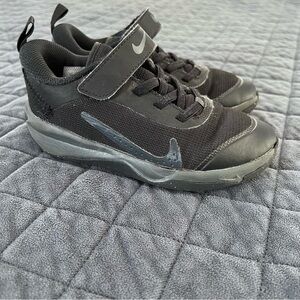 Nike Boys Shoes Sneakers Omni Multi Court Boys 12 C Black Strap On Little Kids